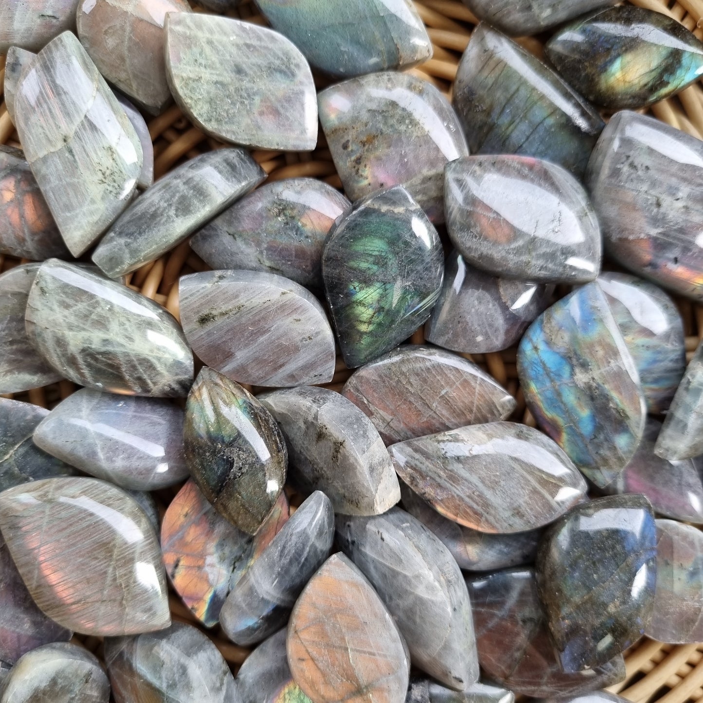 Labradorite pendants ( per 100g)
