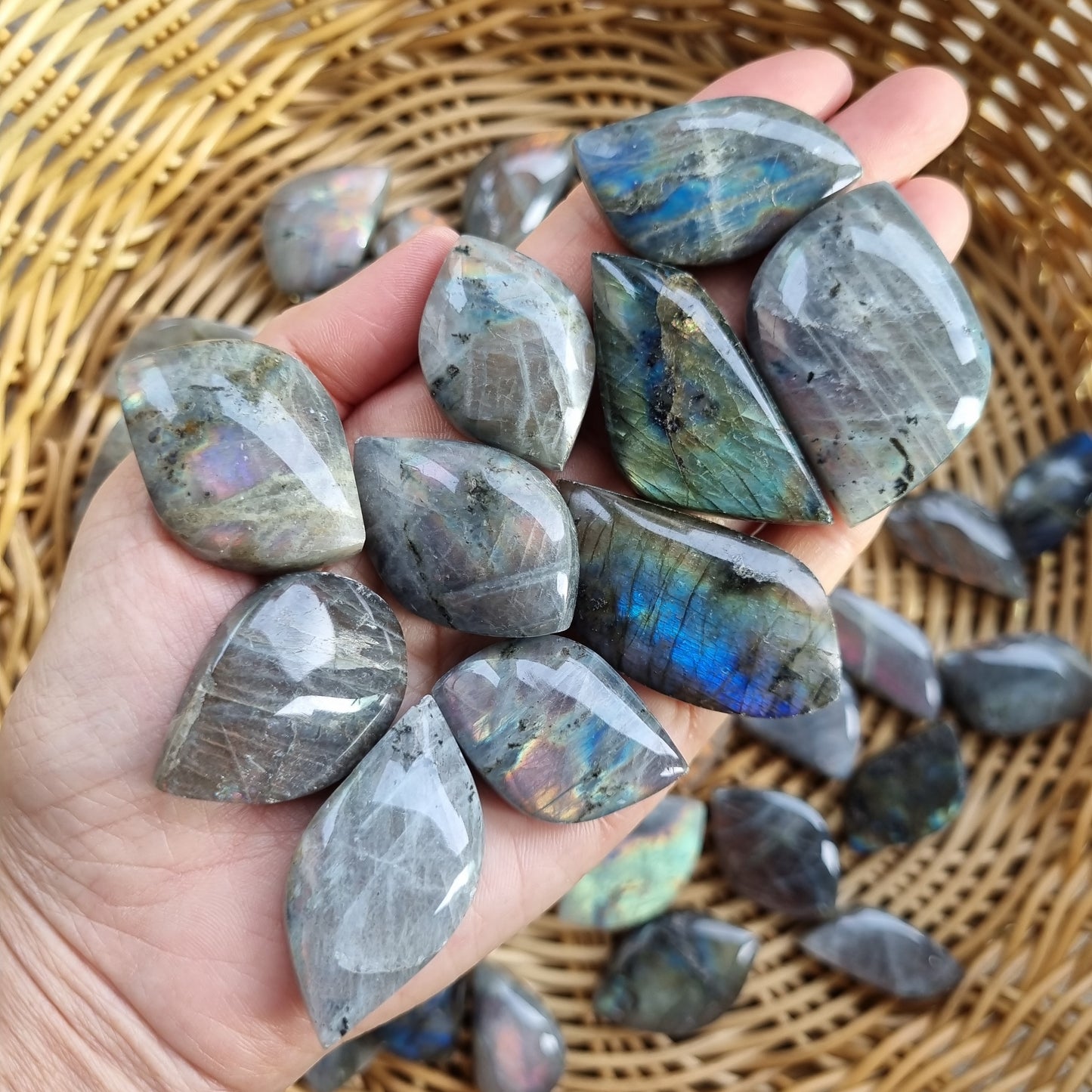 Labradorite pendants ( per 100g)