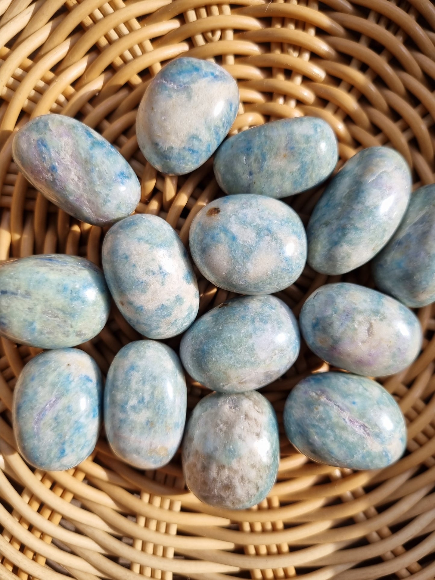 Green sodalite tumbles