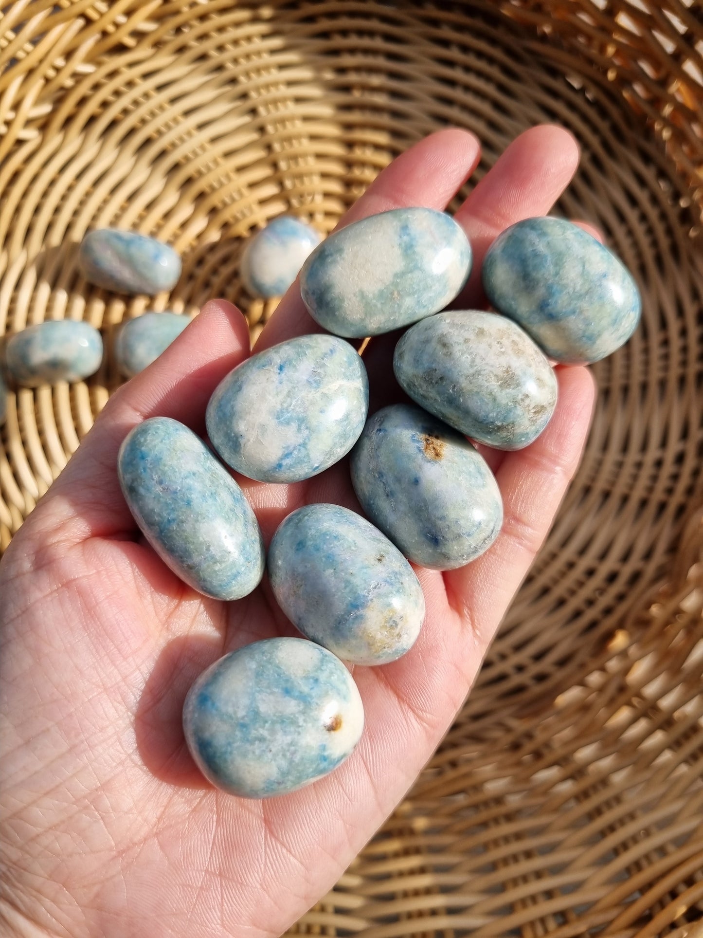 Green sodalite tumbles