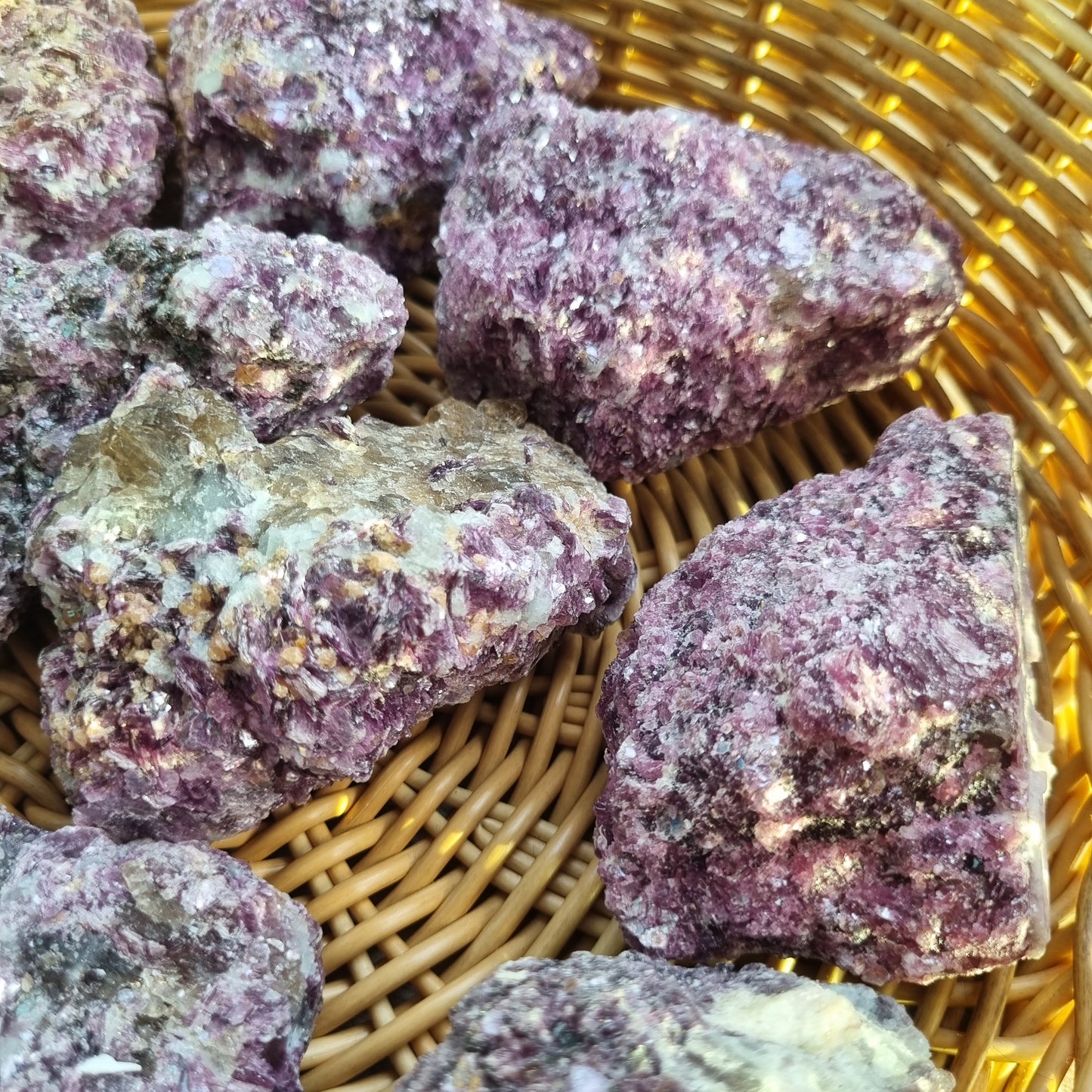 Raw lepidolite
