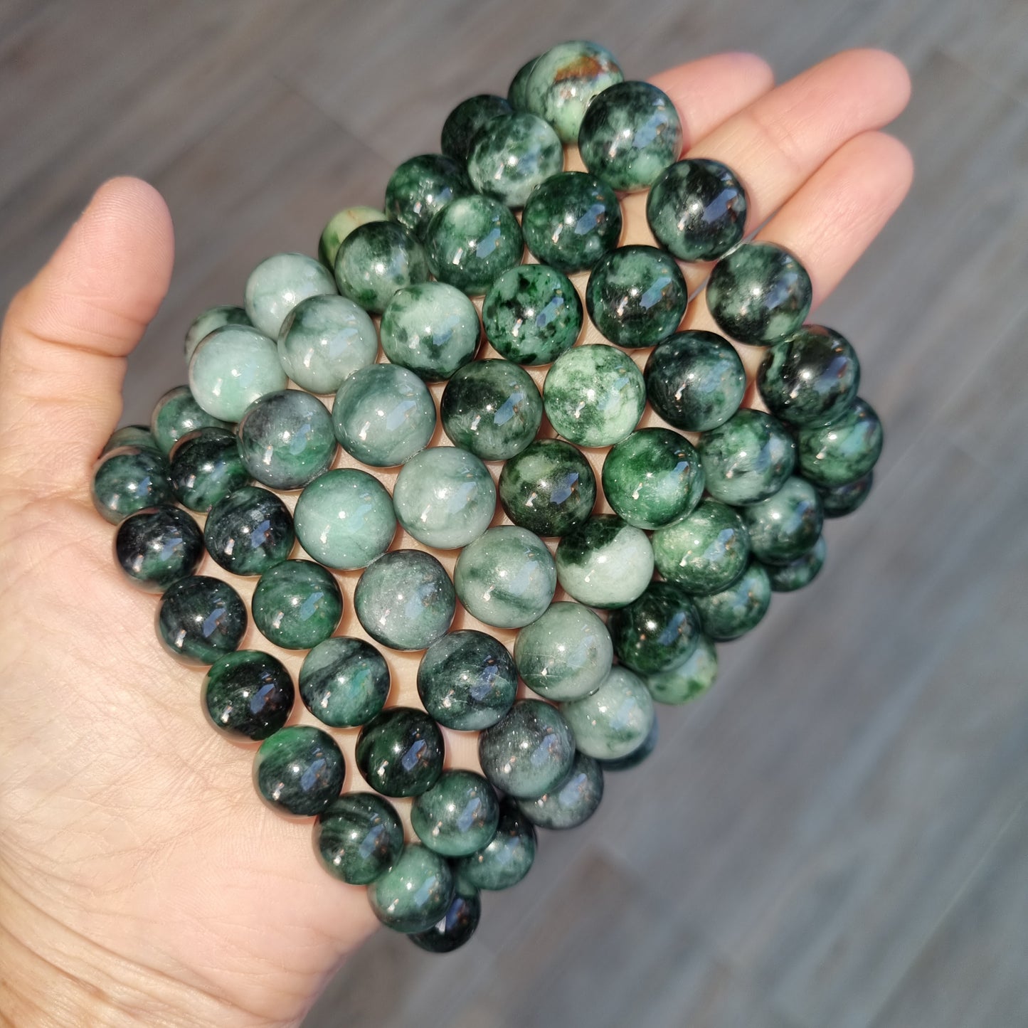 Certified Grade A green jadeite bracelets ( Piao Hua )