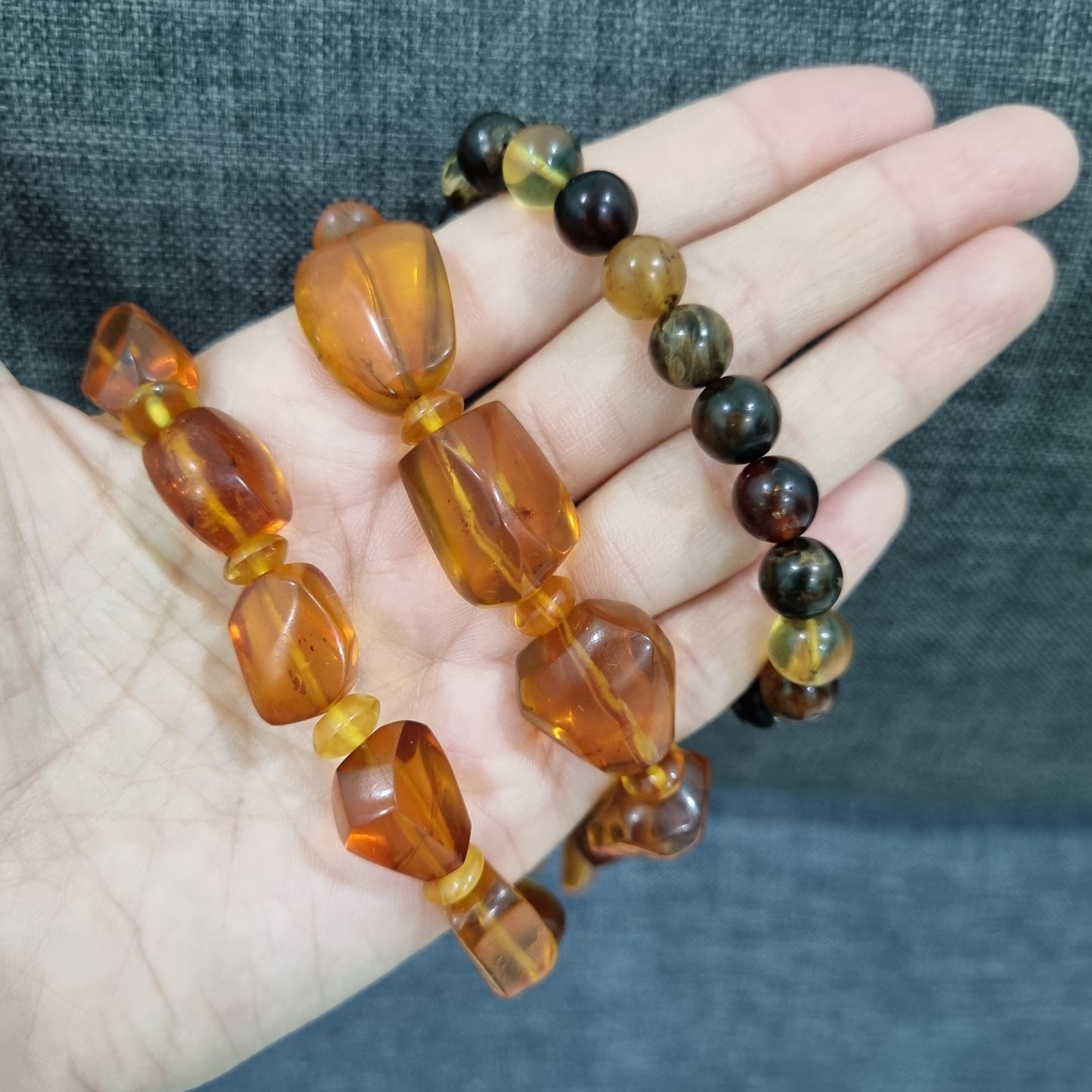 Amber bracelets (琥珀)