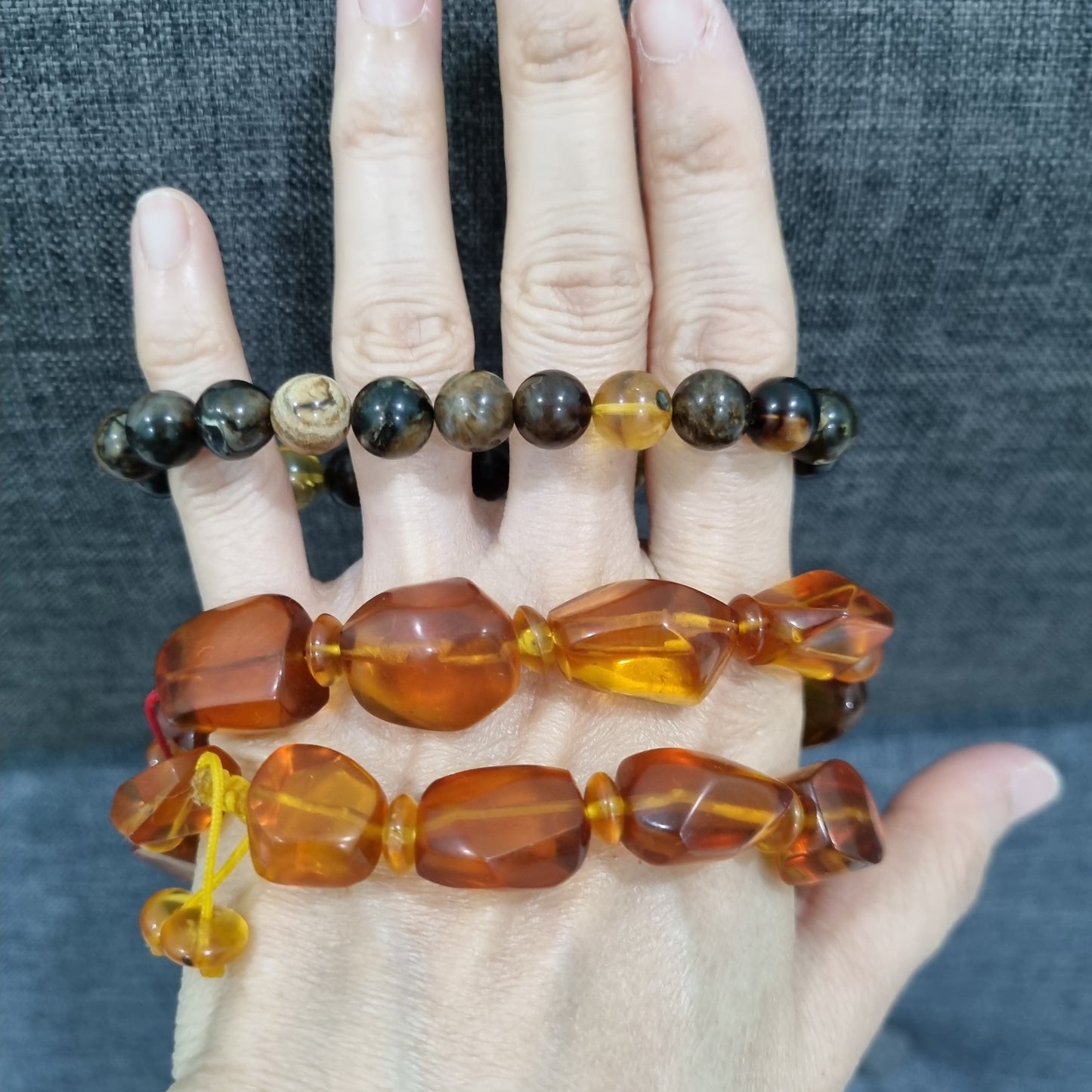 Amber bracelets (琥珀)